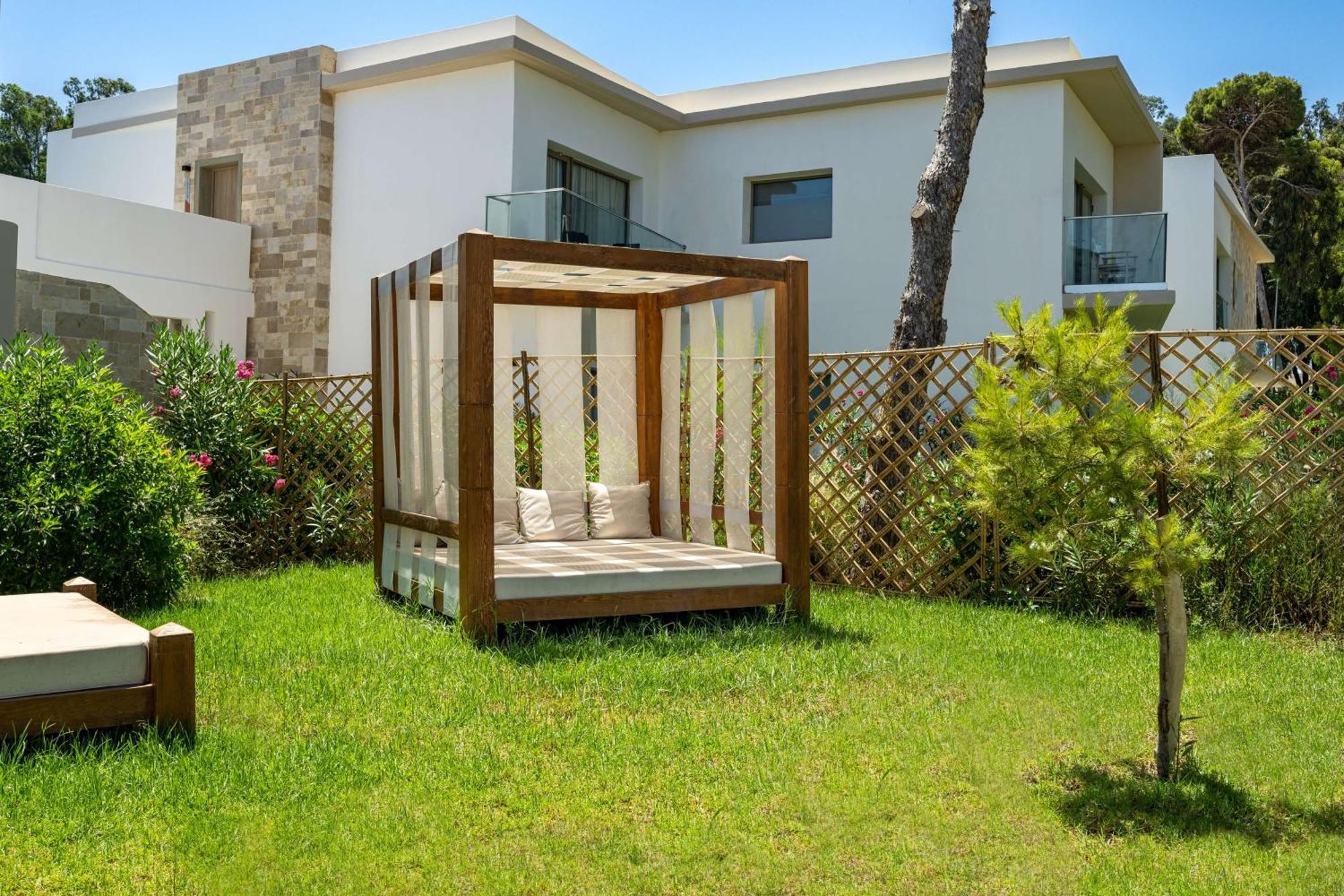 Radisson Blu Resort Al Hoceima Bagian luar foto A pergola in a garden