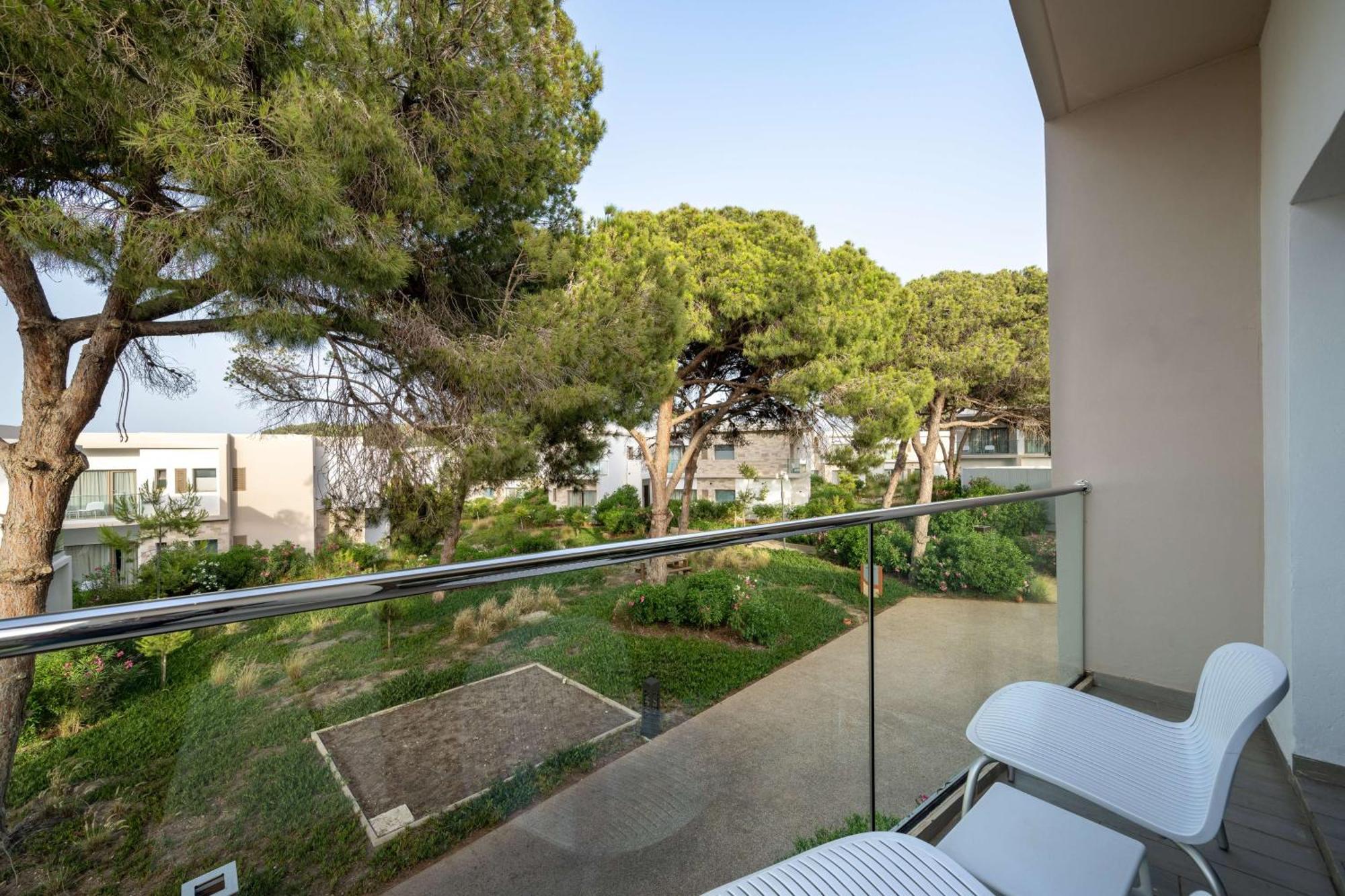 Radisson Blu Resort Al Hoceima Bagian luar foto A balcony