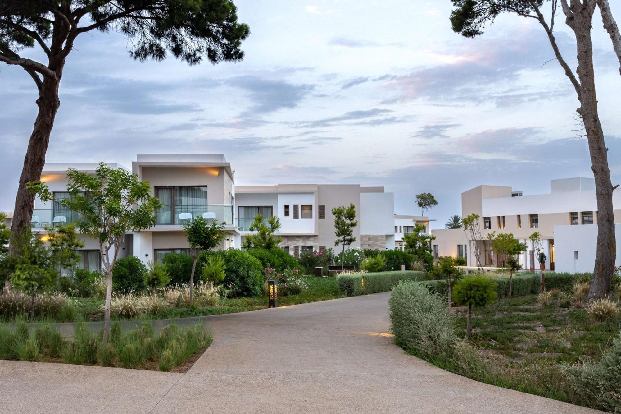 Radisson Blu Resort Al Hoceima Bagian luar foto The resort's villas