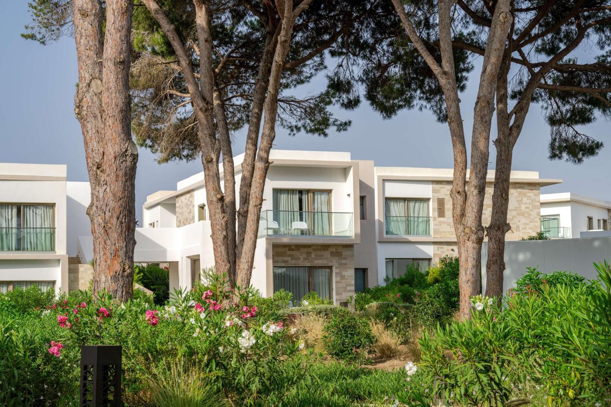 Radisson Blu Resort Al Hoceima Bagian luar foto The hotel in 2012